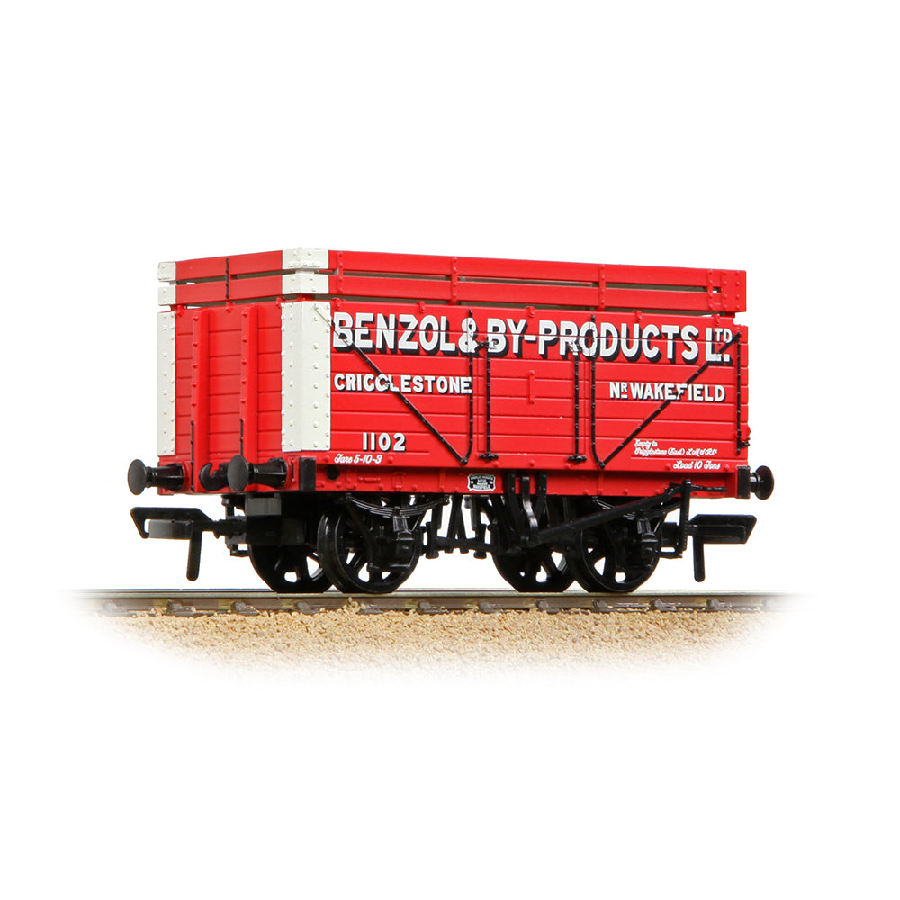 Bachmann 37-177A - 7 Plank Wagon with Coke Rails 'Benzol & By-Products Ltd' Red