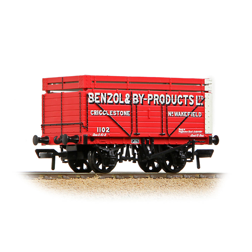 Bachmann 37-177A - 7 Plank Wagon with Coke Rails 'Benzol & By-Products Ltd' Red