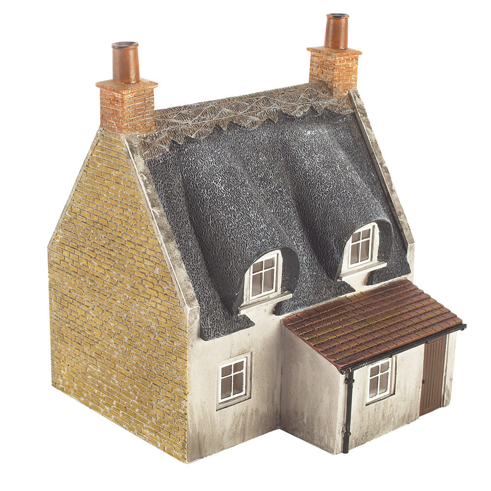Bachmann 44-122 - Thatched Cottage - Honey Stone & Red Door