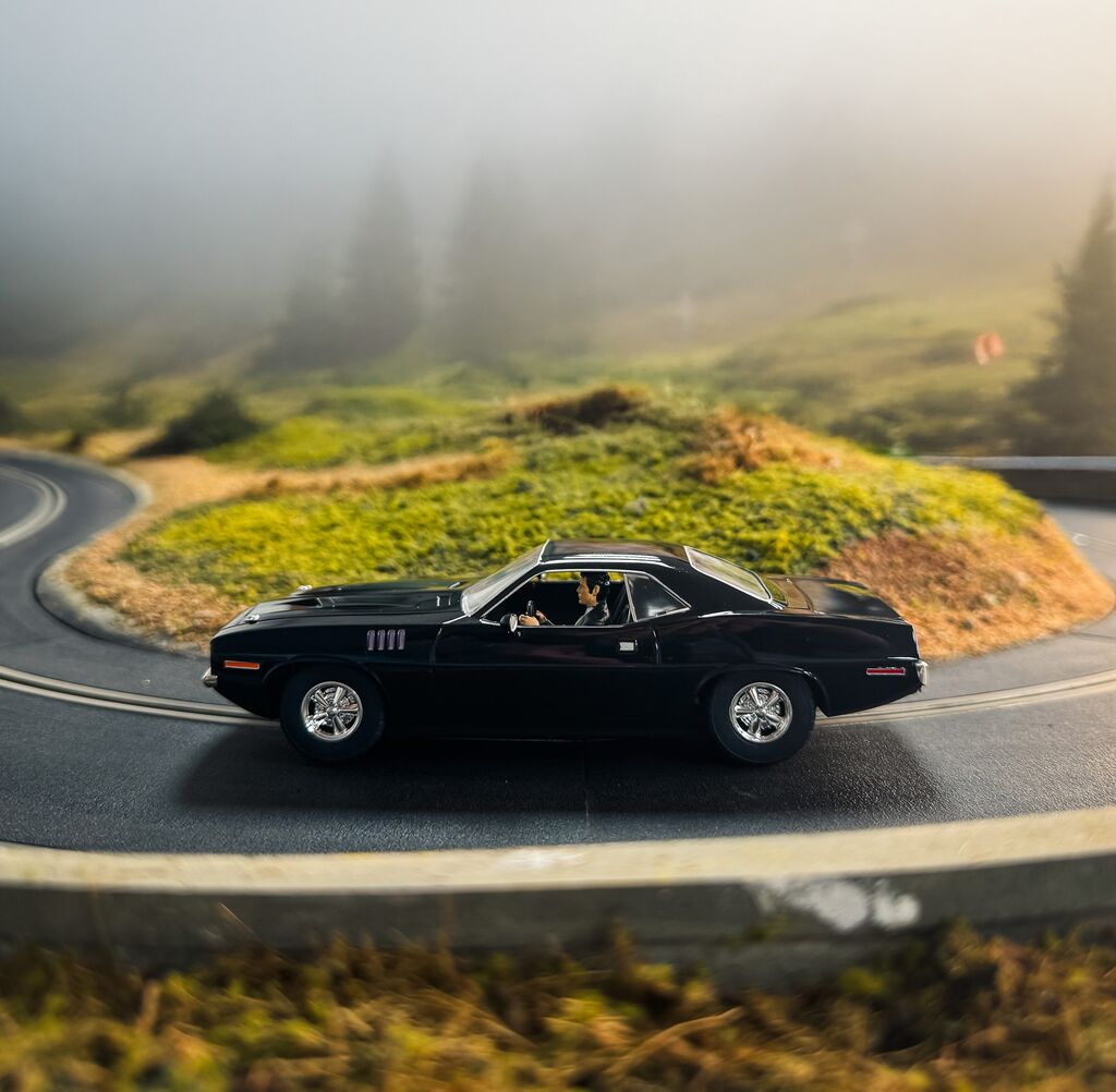 Scalextric C4595 - Plymouth Barracuda John Wick Chapitre 4 - Voiture Slot 1/32 - Modèle Cinéma - Collectionneur - Dès 8 Ans (attention Petites Pièces)
