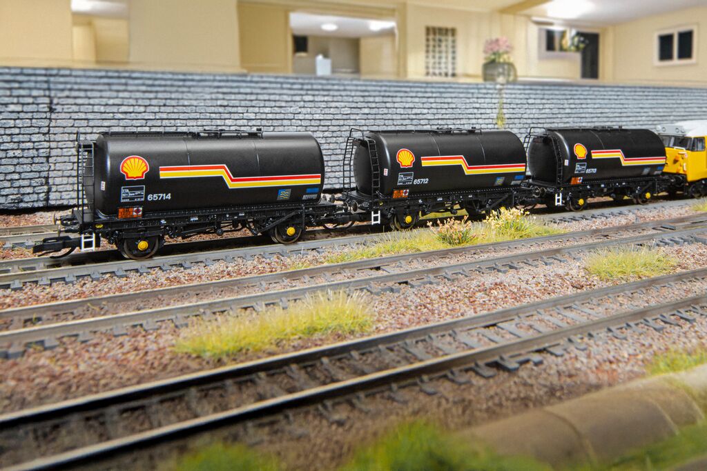 Hornby TT6035 - Shell - TTA 35T Tank Wagon - Triple Pack