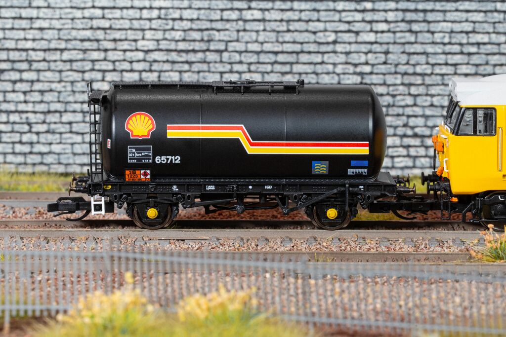 Hornby TT6035 - Shell - TTA 35T Tank Wagon - Triple Pack