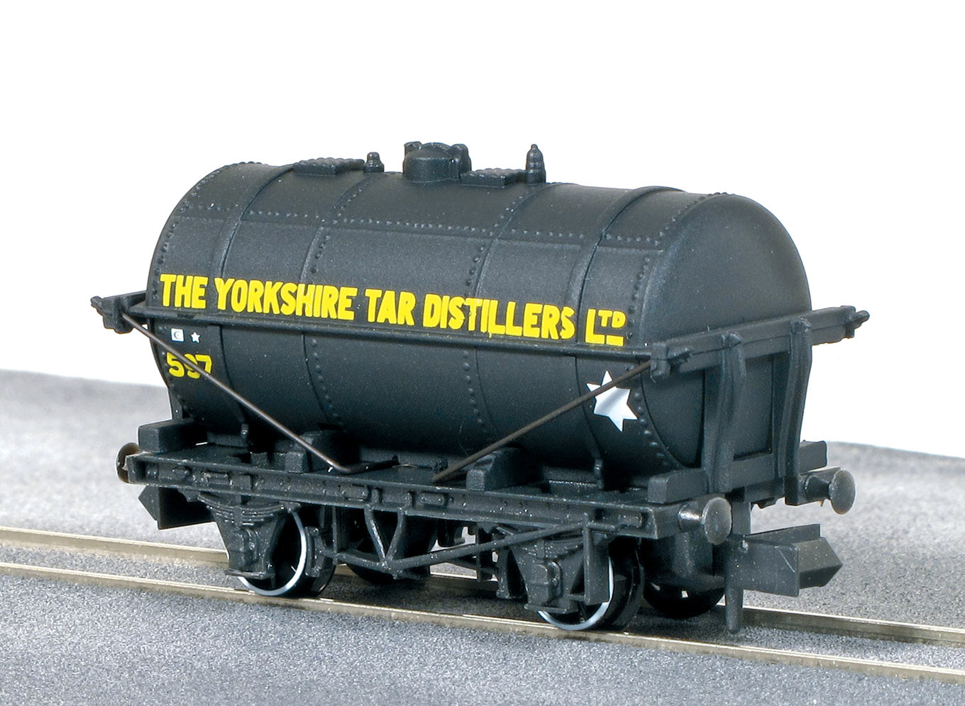 Peco NR-P180 - Yorkshire Tar Distillers Tank Wagon No.597