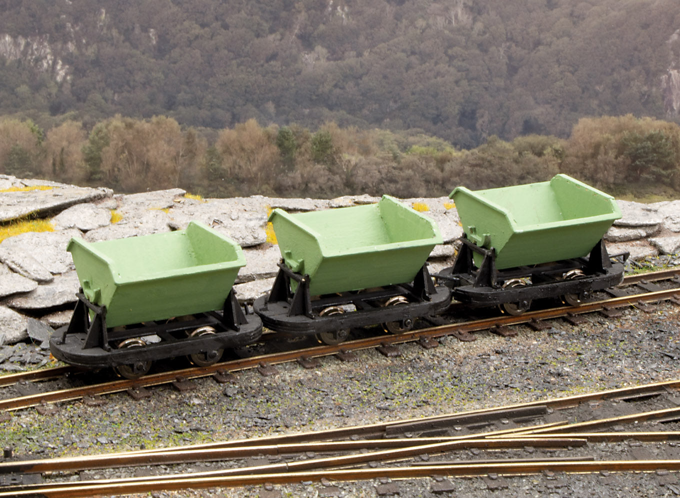 Peco O-16.5/NG7 Narrow Gauge Kits OR165 - V-Skip Side Tip Wagons (3) Laser-cut kits (NG7)