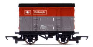 Hornby R6352 - Railfreight VEA Van '230117'