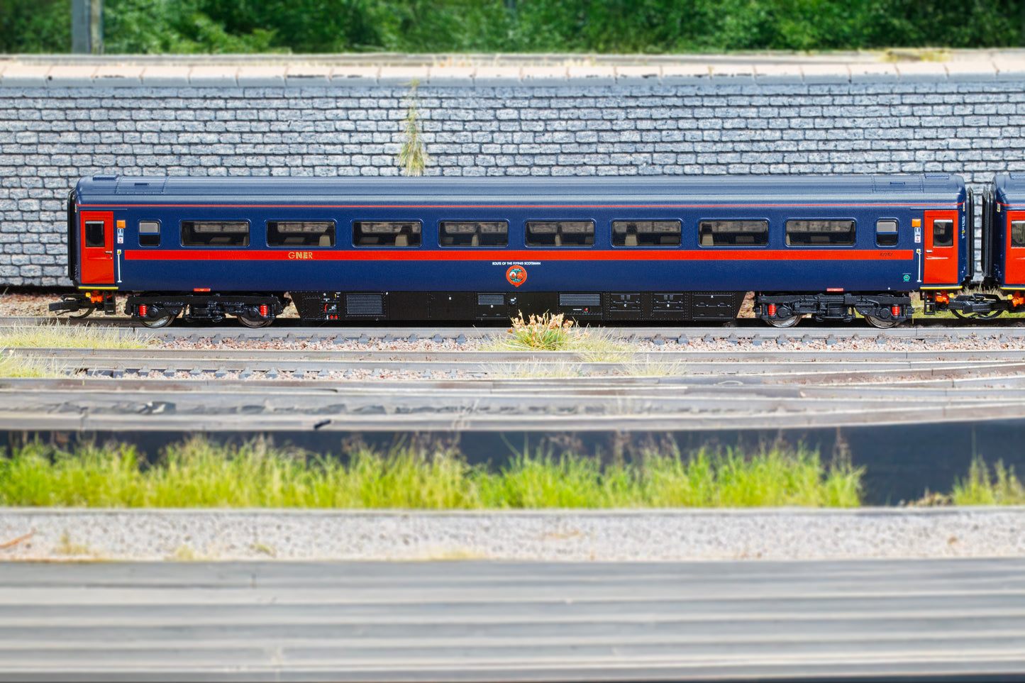 Hornby TT4043B - GNER - HST - Mk3 - '42242' - Trailer Standard Coach