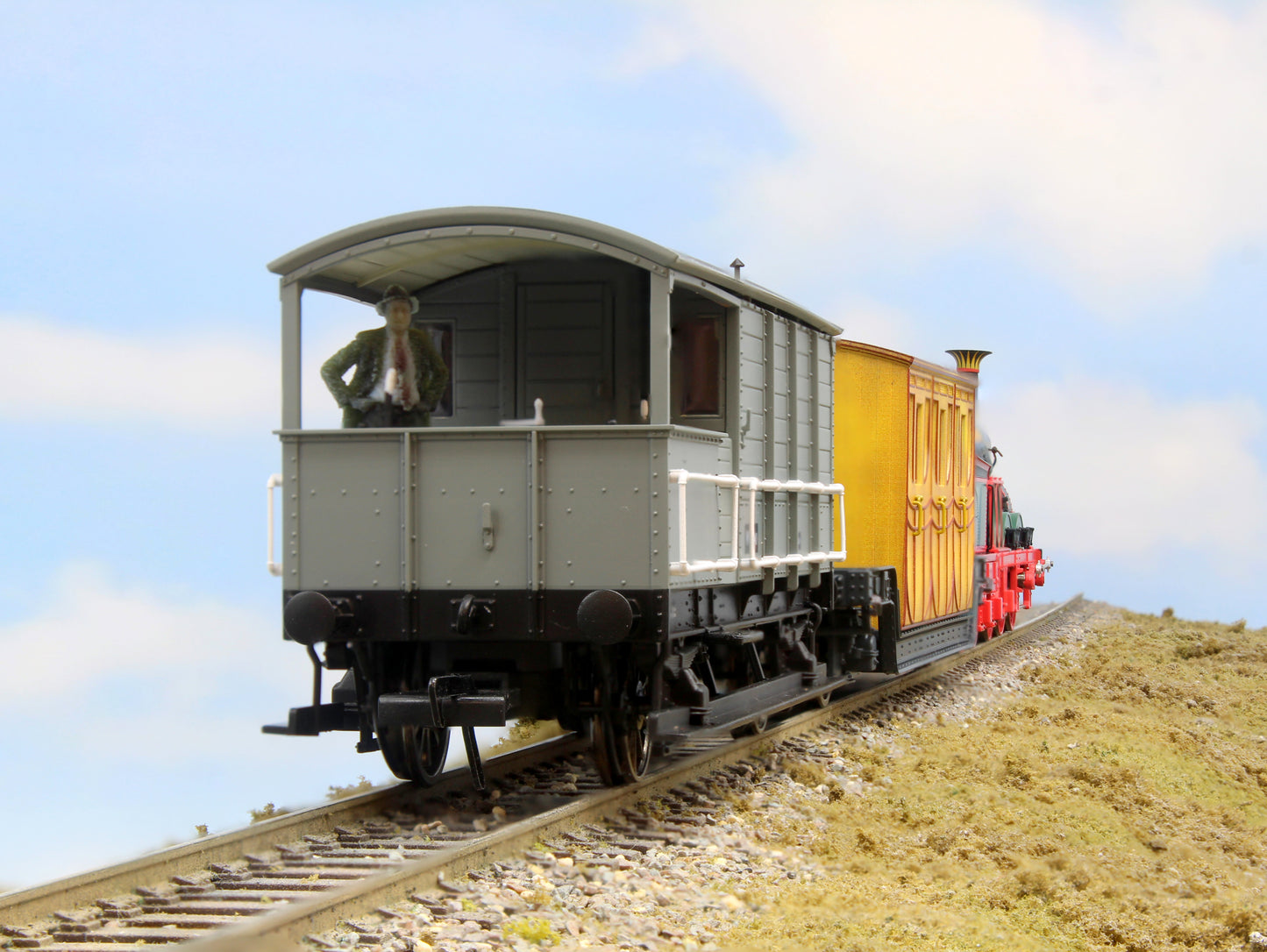 Rapido Trains UK 922002 - The Titfield Thunderbolt Train Pack Standard Pack DC/Silent
