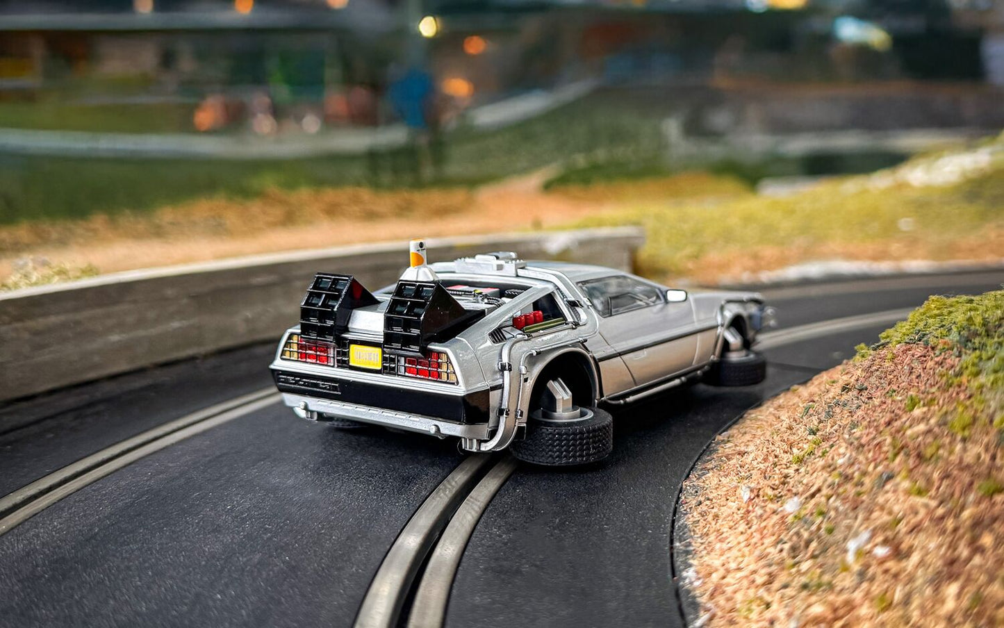 Scalextric C4541 - Flying DeLorean - Back To The Future 2