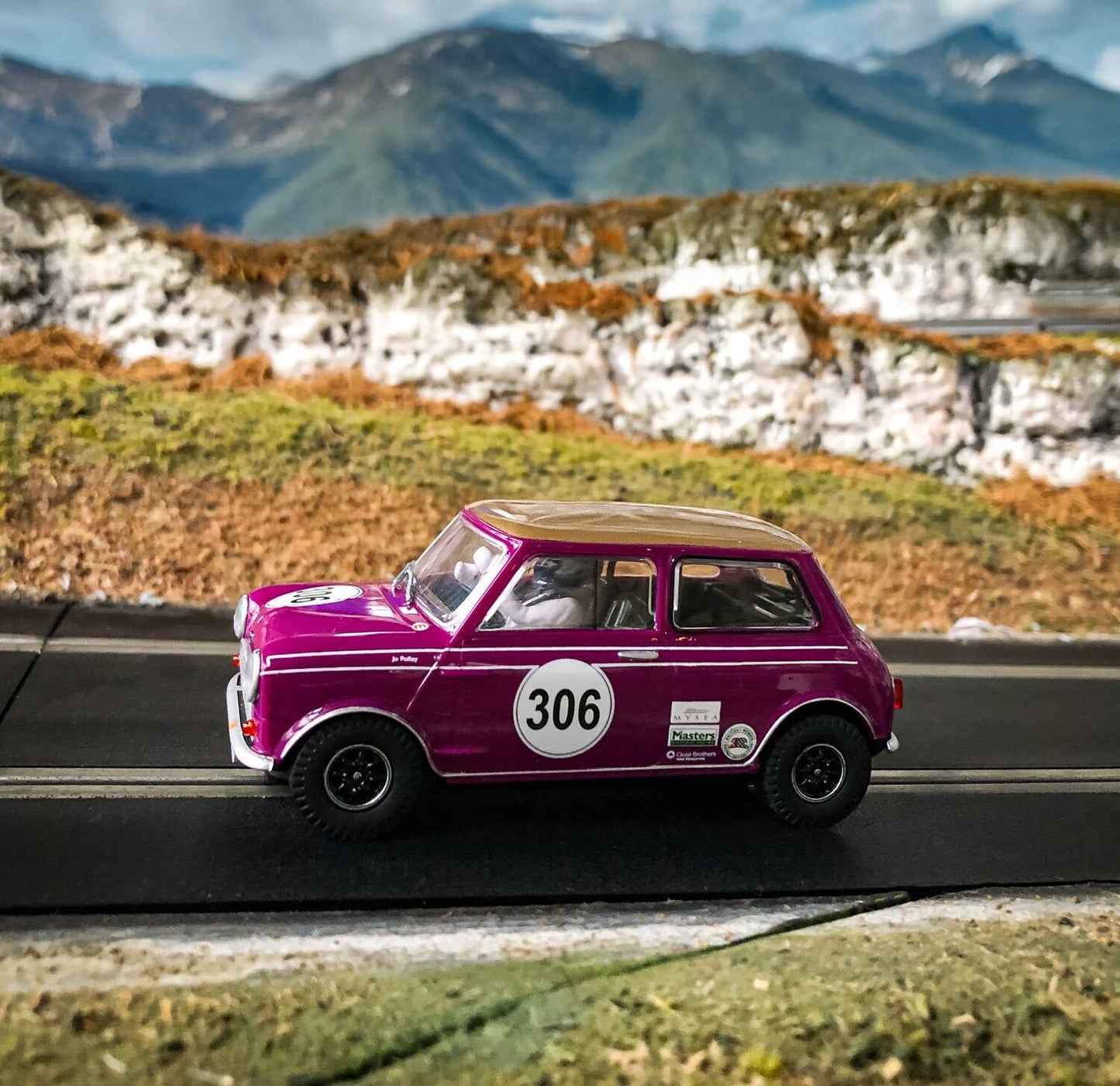 Scalextric C4545 - Austin Mini Cooper S - Jo Polley