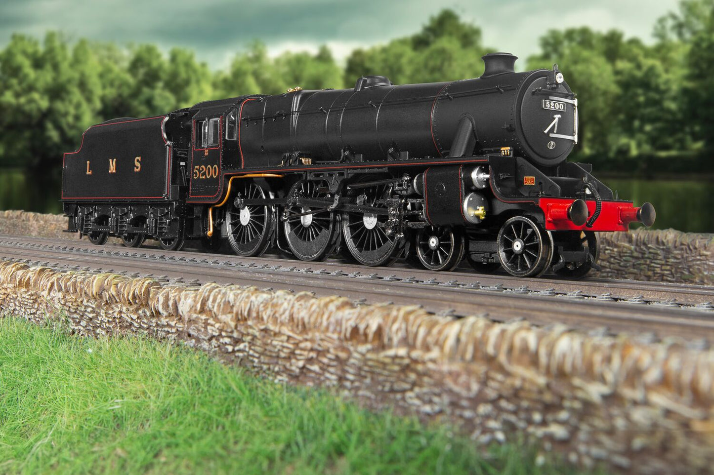 Hornby R30224 - LMS Stanier 5MT 'Black 5' 4-6-0 No.5200