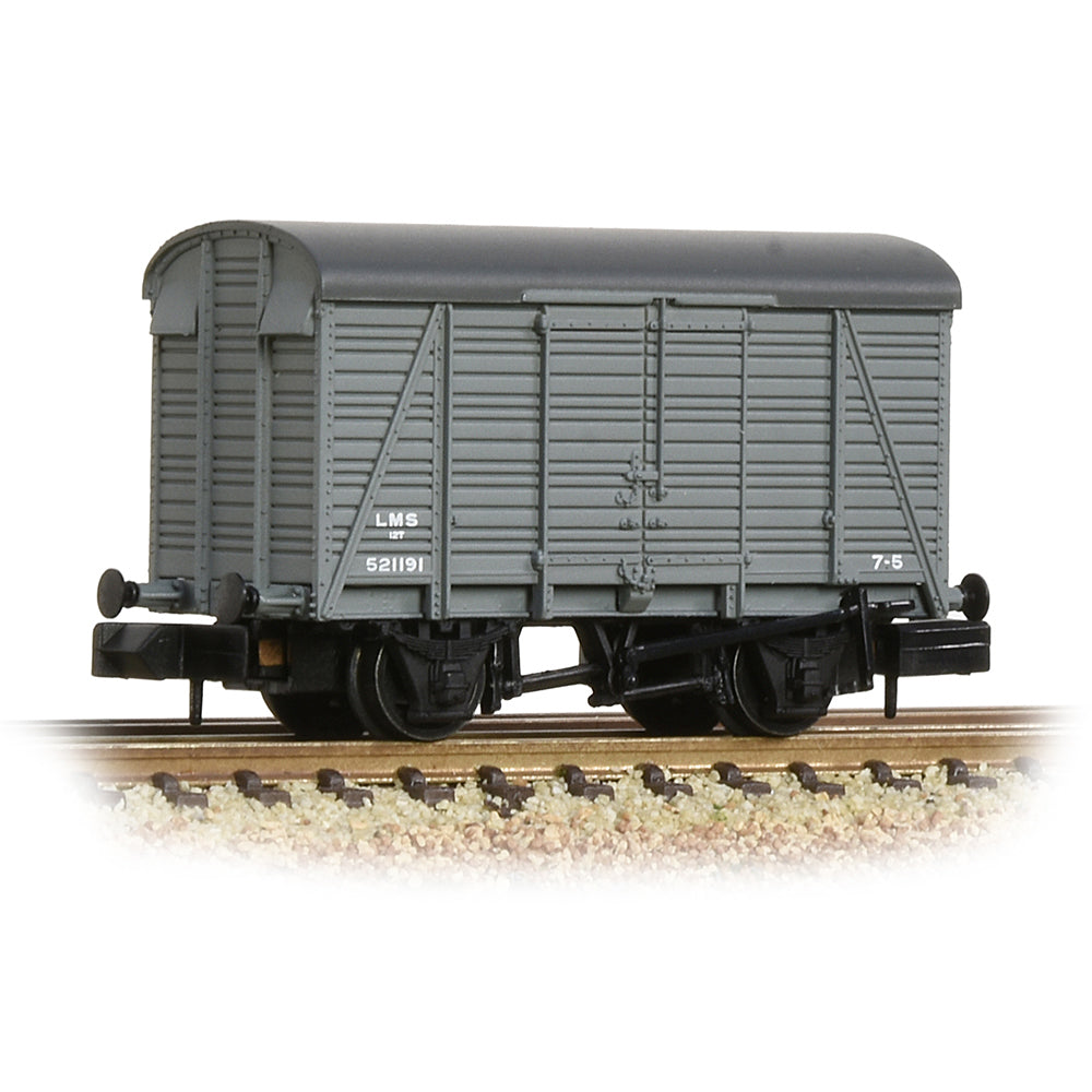 Graham Farish 377-431 - SR 12 Ton Ventilated Van 2+2 Planked LMS Grey