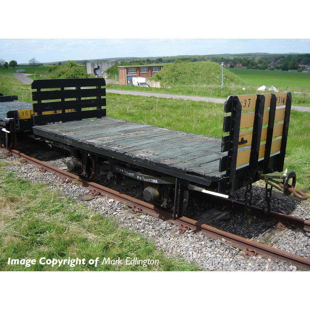 Bachmann Narrow Gauge 393-175 - RNAD Flat Wagon RNAD Black Planked Yellow Ends With Load