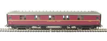 Hornby R4264A - BR 61ft 6in Corridor 1st Class Sleeper Coach 'E1235E'