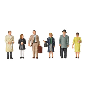 Bachmann 36-402 - 1960/70s Standing Station Passengers