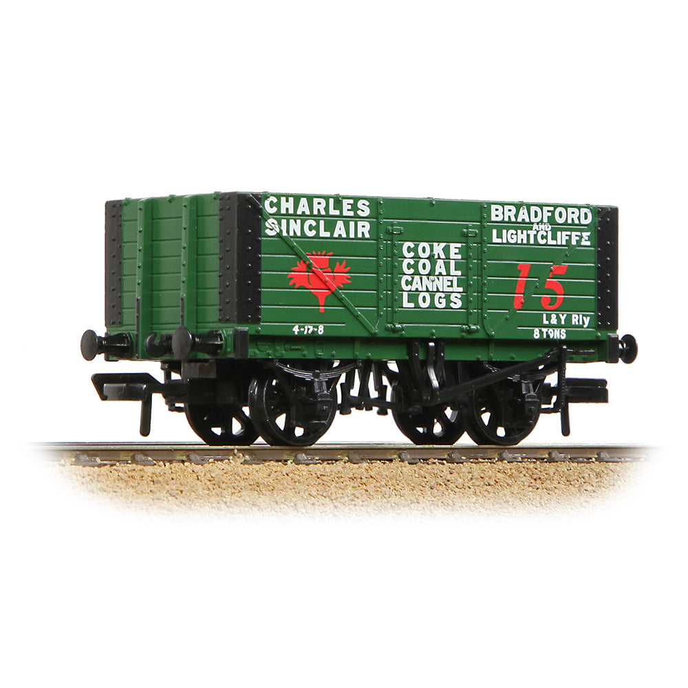 Bachmann 37-101B - 7 Plank Fixed End Wagon 'Charles Sinclair' Green