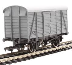 Dapol 4F-021-021 - BR 753832 Box Van