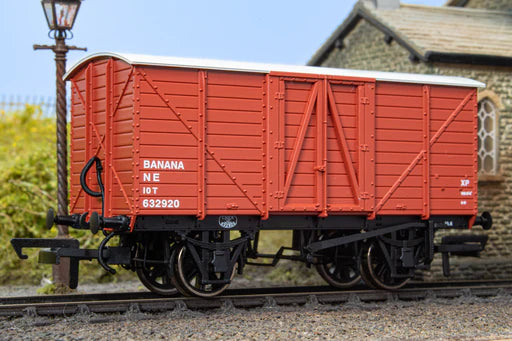 Oxford Rail 76BAN003B - GE Banana Van - LNER (post 1937) 632920
