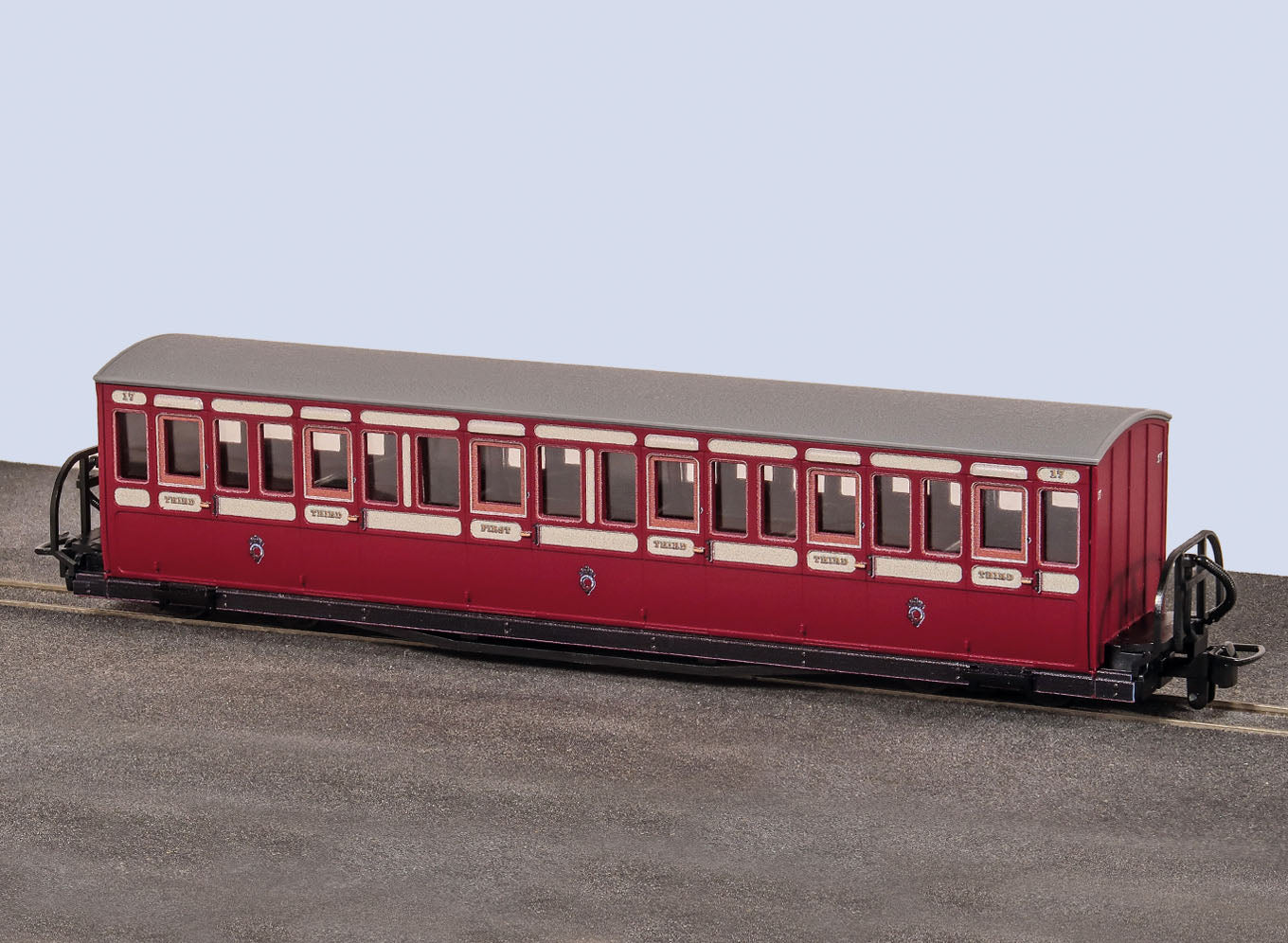 Peco GR-602A - Ffestiniog Railway Short 'Bowsider' Coach - Red & Cream No.17