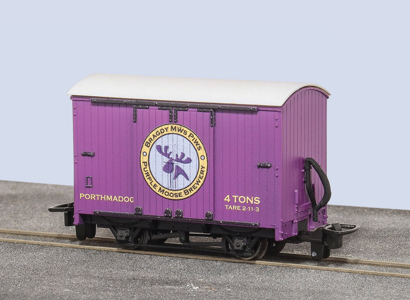 Peco GR-906  - 00-9 "Purple Moose Brewery" L&B Box Van