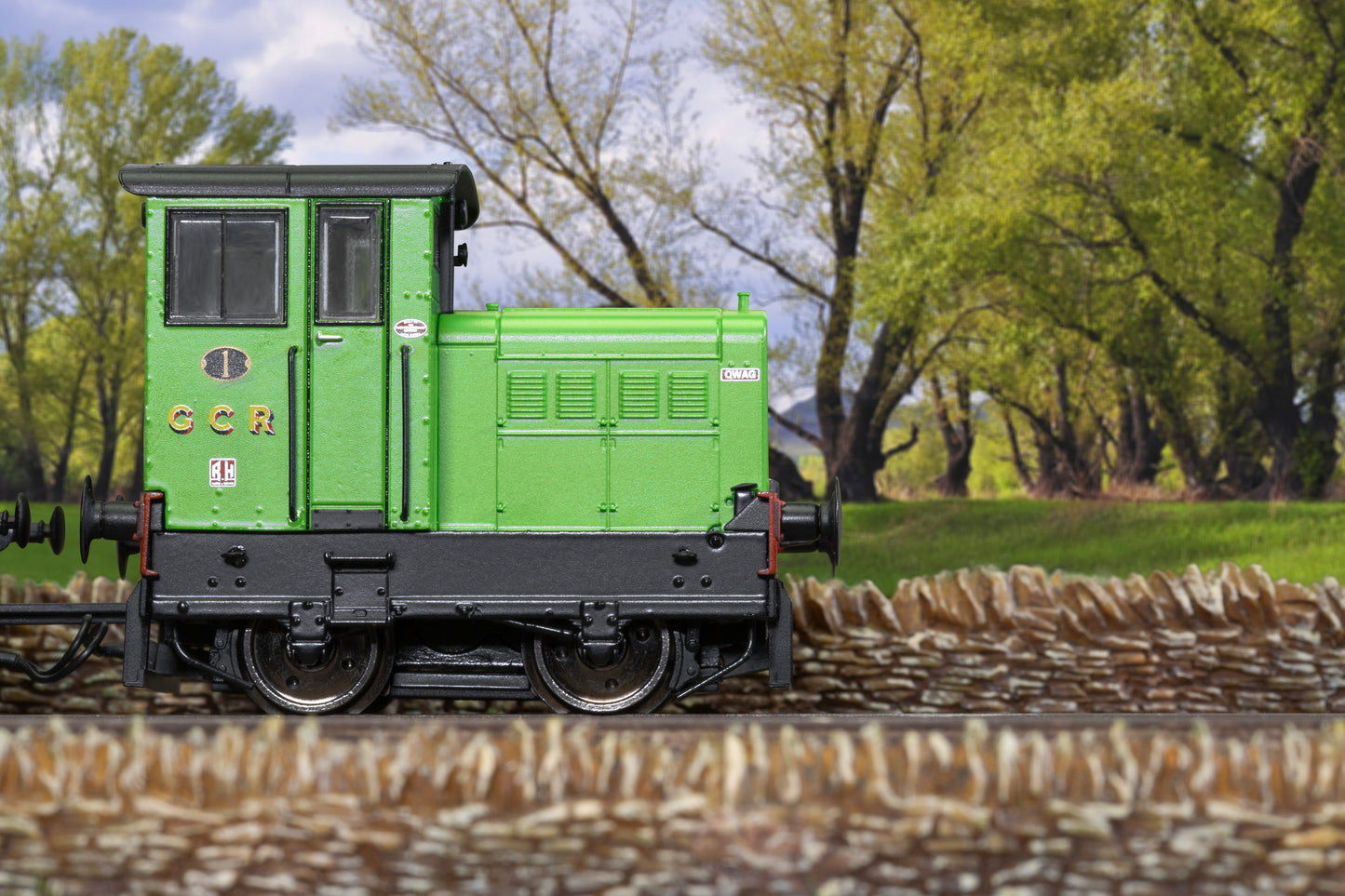 Hornby R30012 - GCR Ruston & Hornsby 48DS 0-4-0 & Flatbed Wagon 'Qwag' No. 1