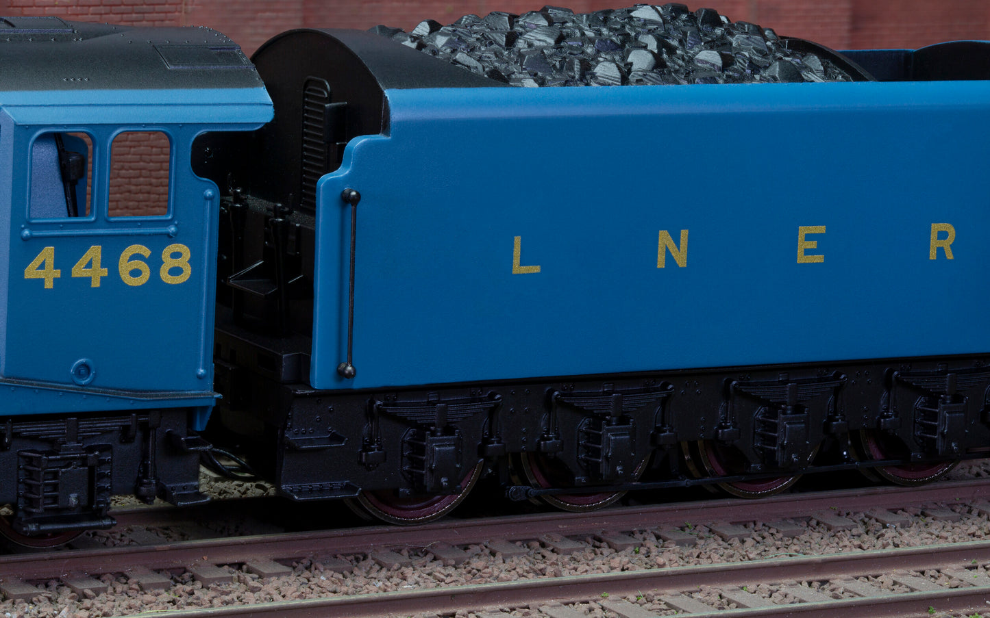 Hornby R3395TTS - Railroad LNER Class A4 'Mallard' No. 4468 TTS Sound (DCC Fitted)