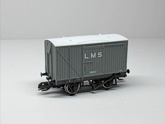 Peco TTR1301M - TT:120 LMS/BR 9ft Wheelbase Van, LMS98857