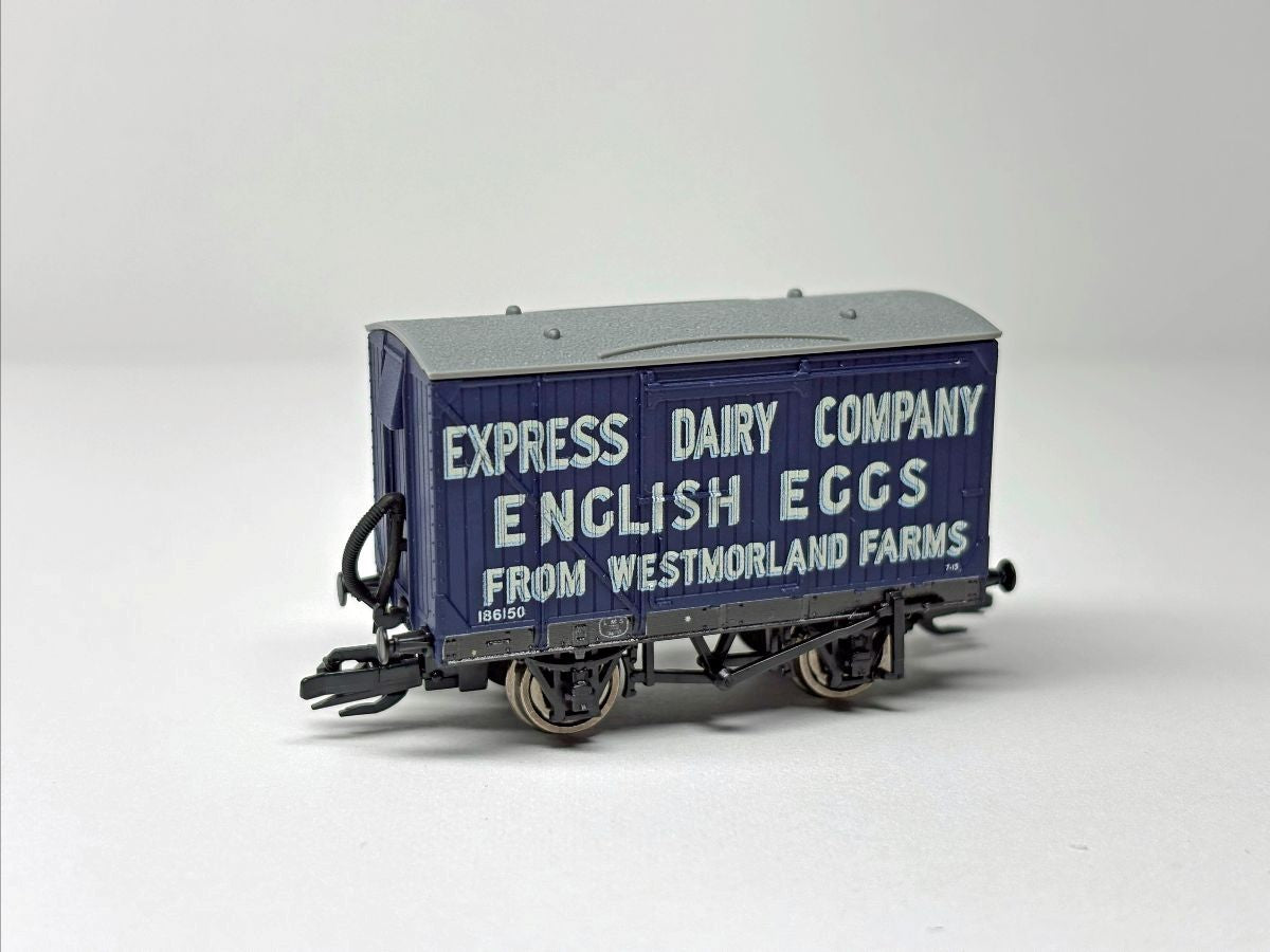 Peco TTR1304P - TT:120 LMS/BR 9ft Wheelbase Van, Express Diary English Eggs 186150