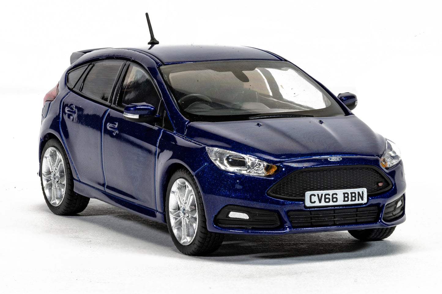 Corgi VA15307 - Ford Focus Mk3 ST, Deep Impact Blue