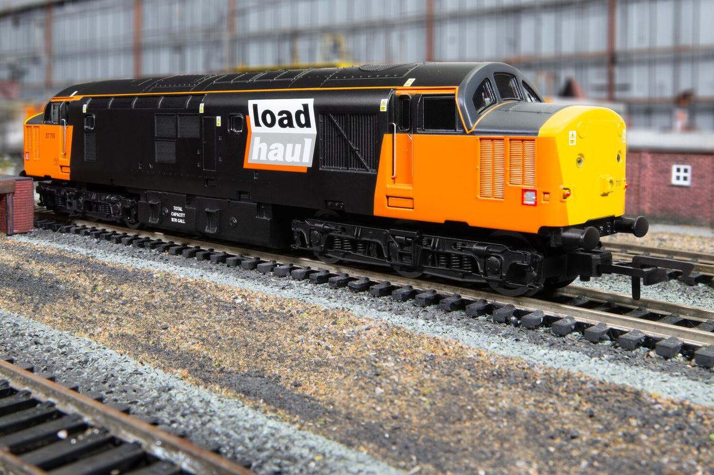 Hornby R30188 - Loadhaul Class 37 No. 37710