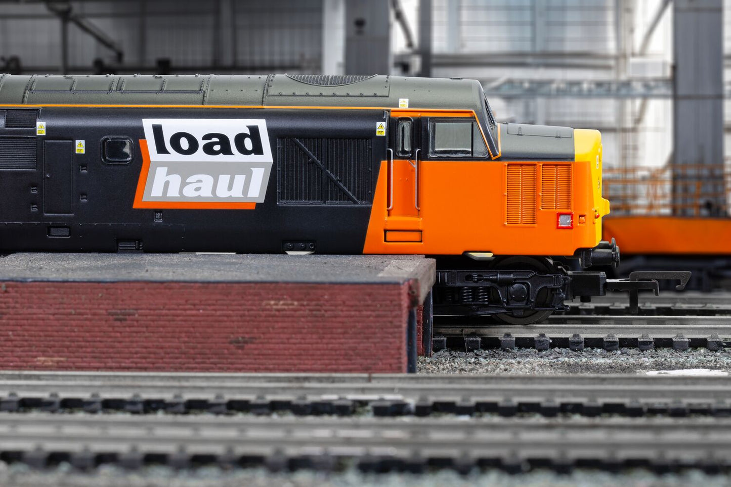 Hornby R30188 - Loadhaul Class 37 No. 37710