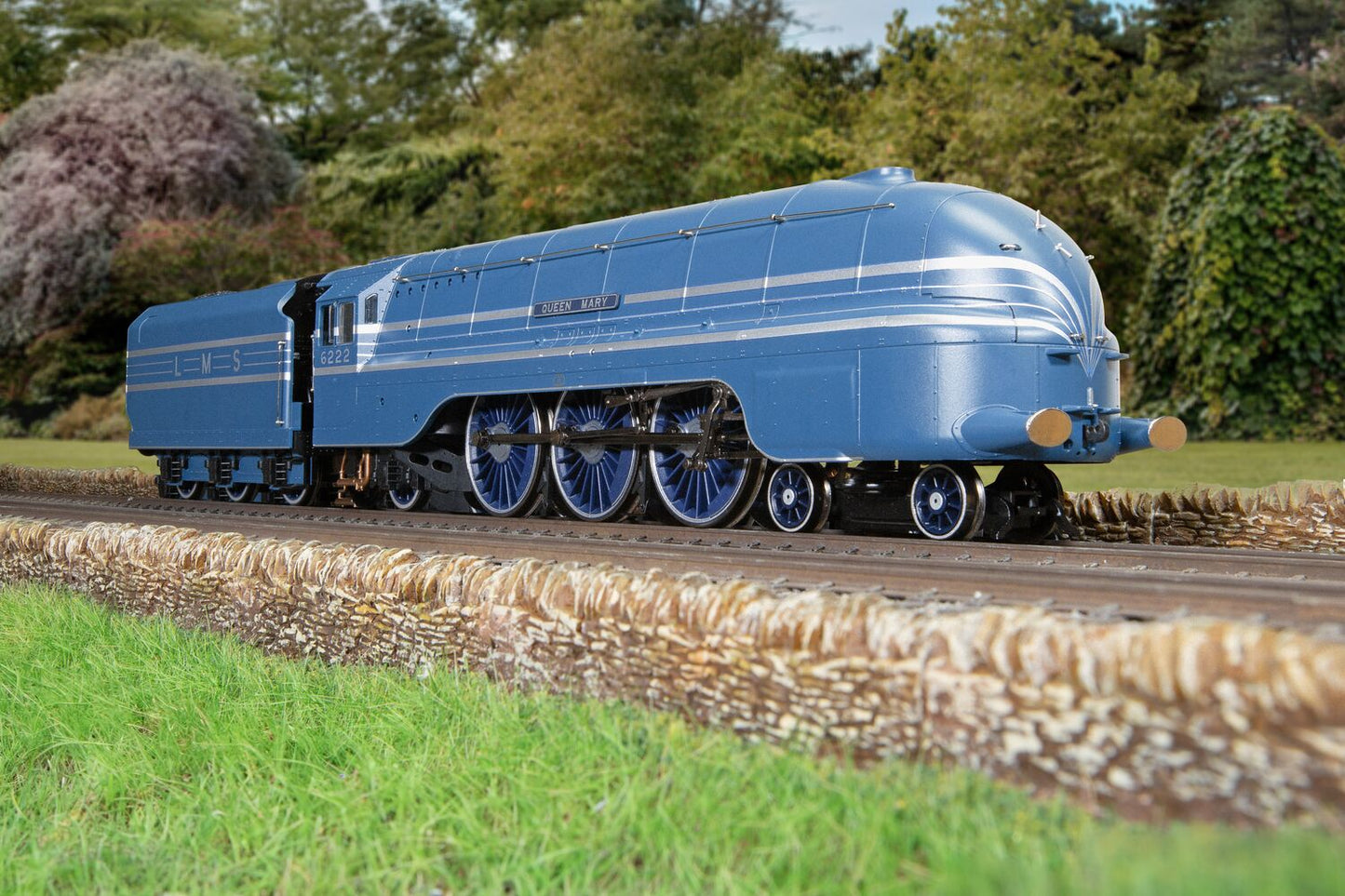 Hornby R30228 - LMS Princess Coronation 4-6-2 (Streamlined) 'Queen Mary' No.6222