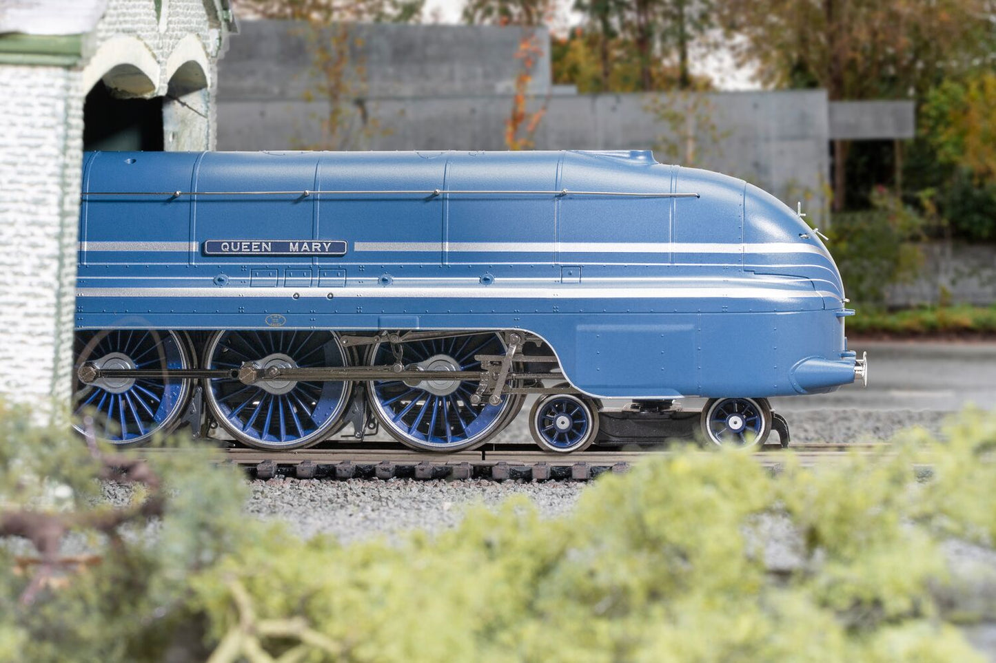 Hornby R30228 - LMS Princess Coronation 4-6-2 (Streamlined) 'Queen Mary' No.6222