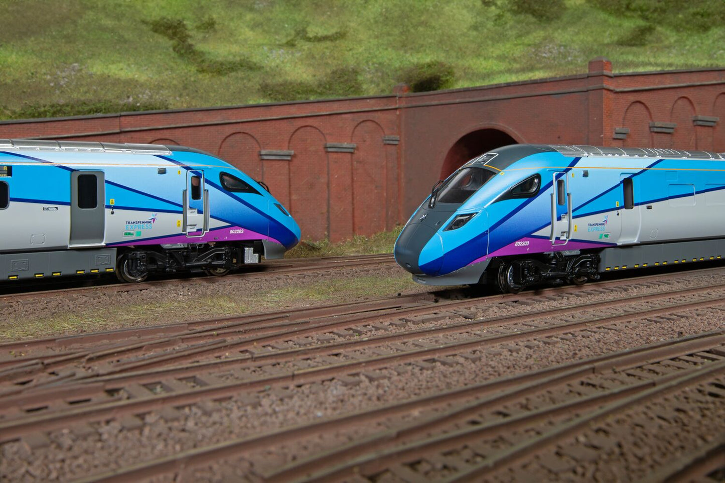 Hornby R3908 - TPE, Class 802/2 'Nova 1' Train Pack