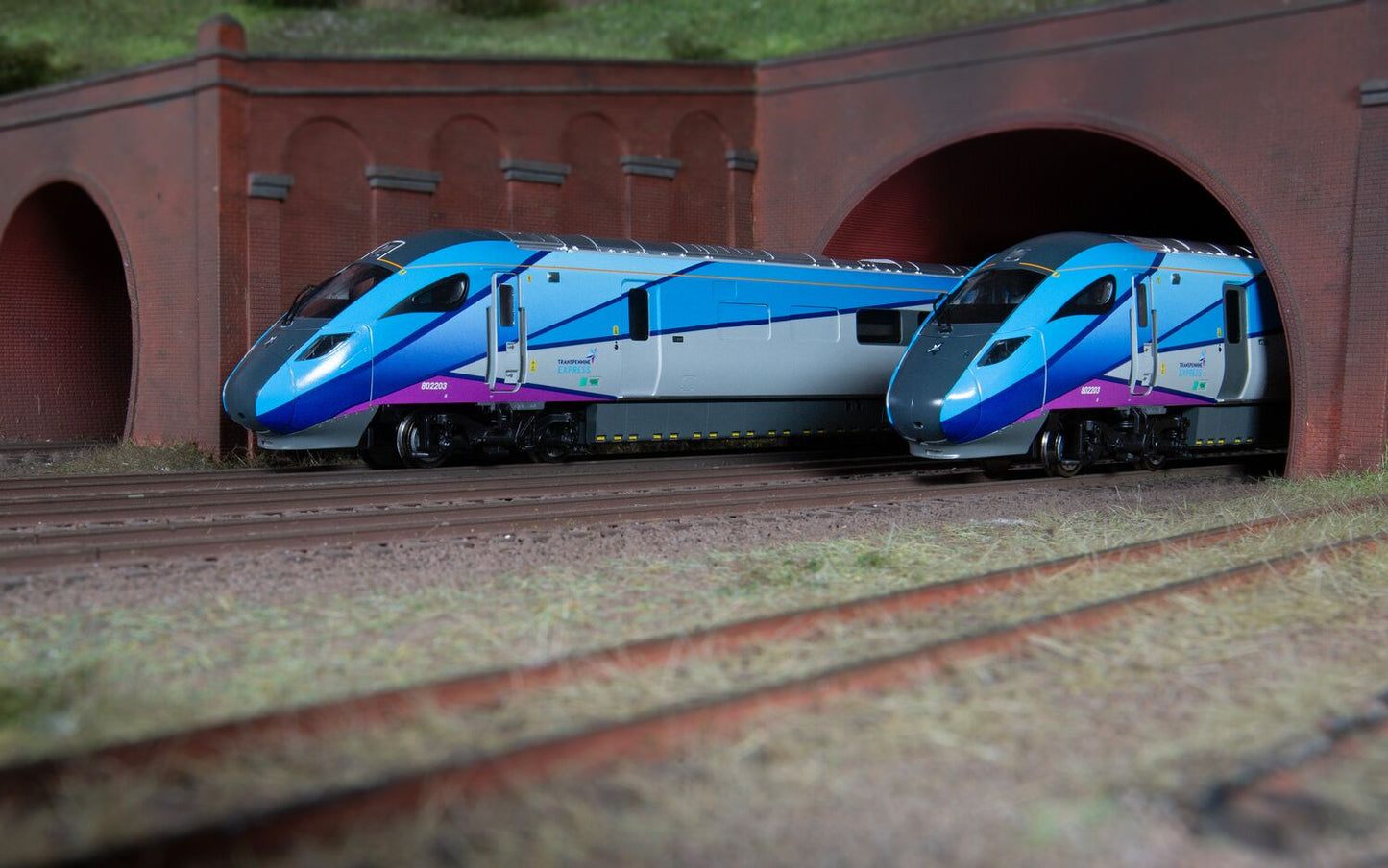 Hornby R3908 - TPE, Class 802/2 'Nova 1' Train Pack