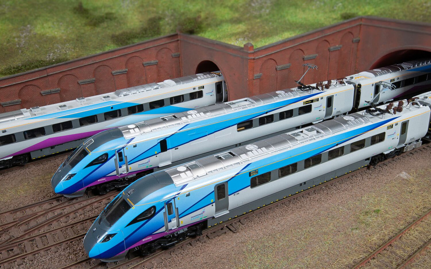 Hornby R3908 - TPE, Class 802/2 'Nova 1' Train Pack