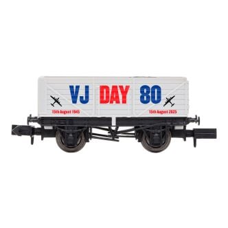Dapol 2F-071-105 - 7 Plank Wagon VJ Day 80th Anniversary Airforce (Weathered)