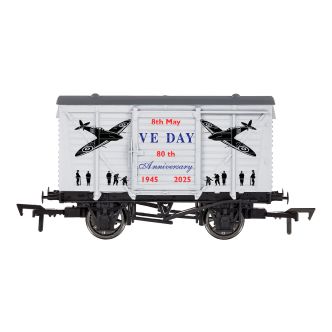Dapol 4F-011-147 -  E Day 80th Anniversary Airforce (Weathered)