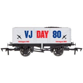 Dapol 4F-071-185 - 7 Plank Wagon VJ Day 80th Anniversary Airforce (Weathered)