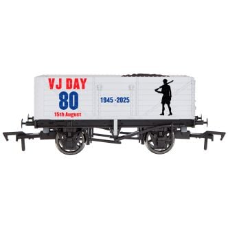 Dapol 4F-071-189 - 7 Plank Wagon VJ Day 80th Anniversary Army (Weathered)