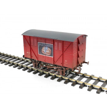 Dapol 7F-054-006W - BR Meat Van Palethorpe Crimson 870040 Weathered