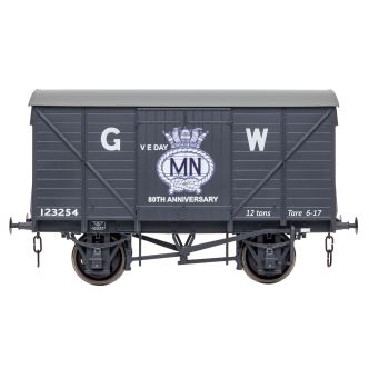Dapol 7F-066-013W - GW Standard 12t Van VE Day 80th Merchant Navy (Weathered)