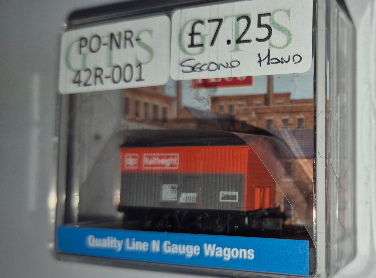 Peco NR-42R Box Van (PRE OWNED)