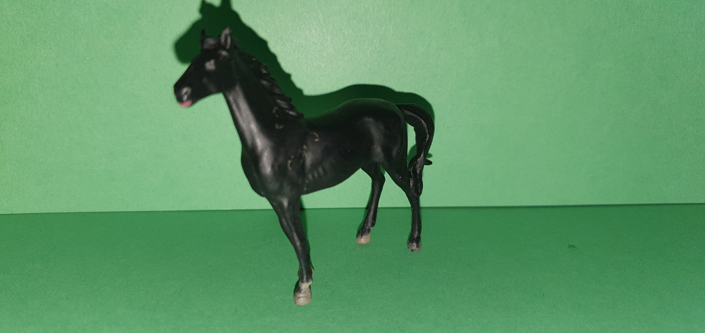 Standing Horse (Black)