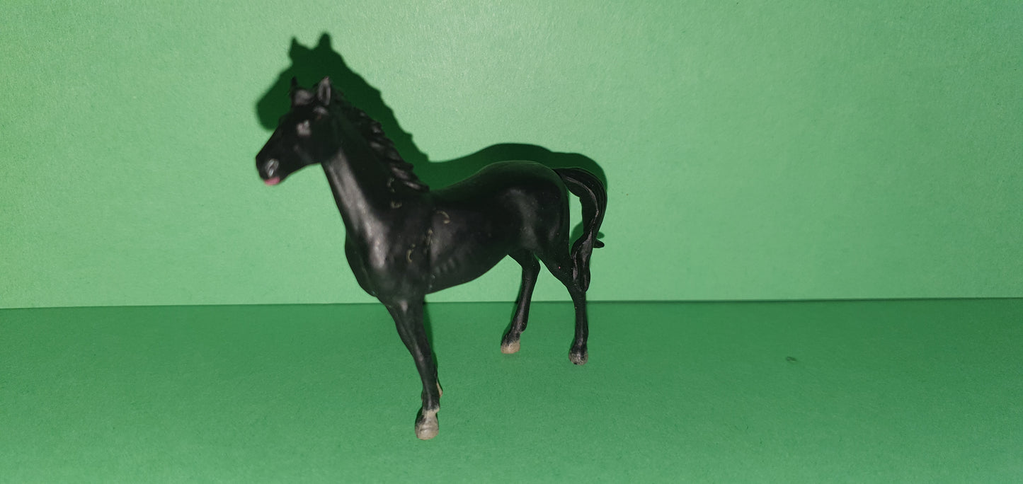 Standing Horse (Black)
