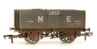 Dapol 4F-071-018 - NE Loco 7 Plank Wagon Weathered