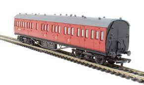 Dapol 4P-010-037 - Stanier 57ft Non Corridor Composite Coach Carmine Unlined M16620