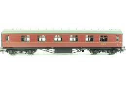 Hornby R4234 - BR (ex LMS) Corridor 1st Class Coach 'M1050M'